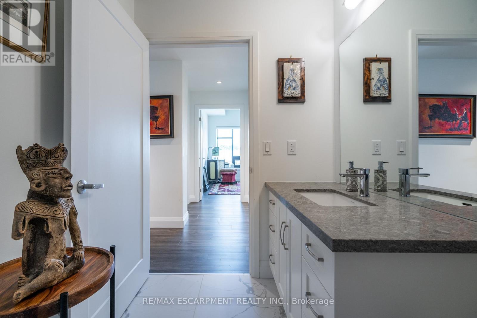 213 - 30 Hamilton Street S, Hamilton, ON - Indoor Photo Showing Bathroom