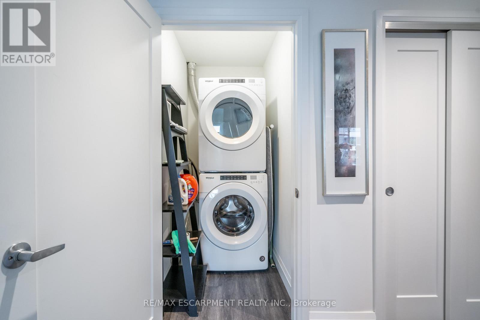 213 - 30 Hamilton Street S, Hamilton, ON - Indoor Photo Showing Laundry Room