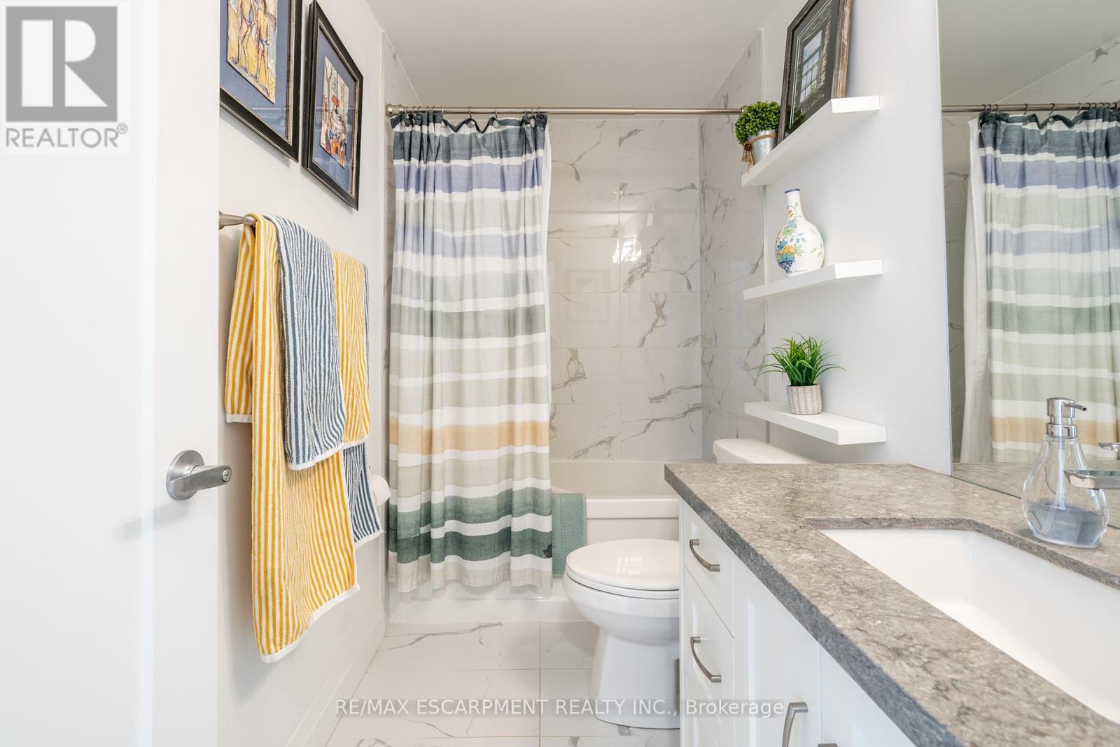 213 - 30 Hamilton Street S, Hamilton, ON - Indoor Photo Showing Bathroom