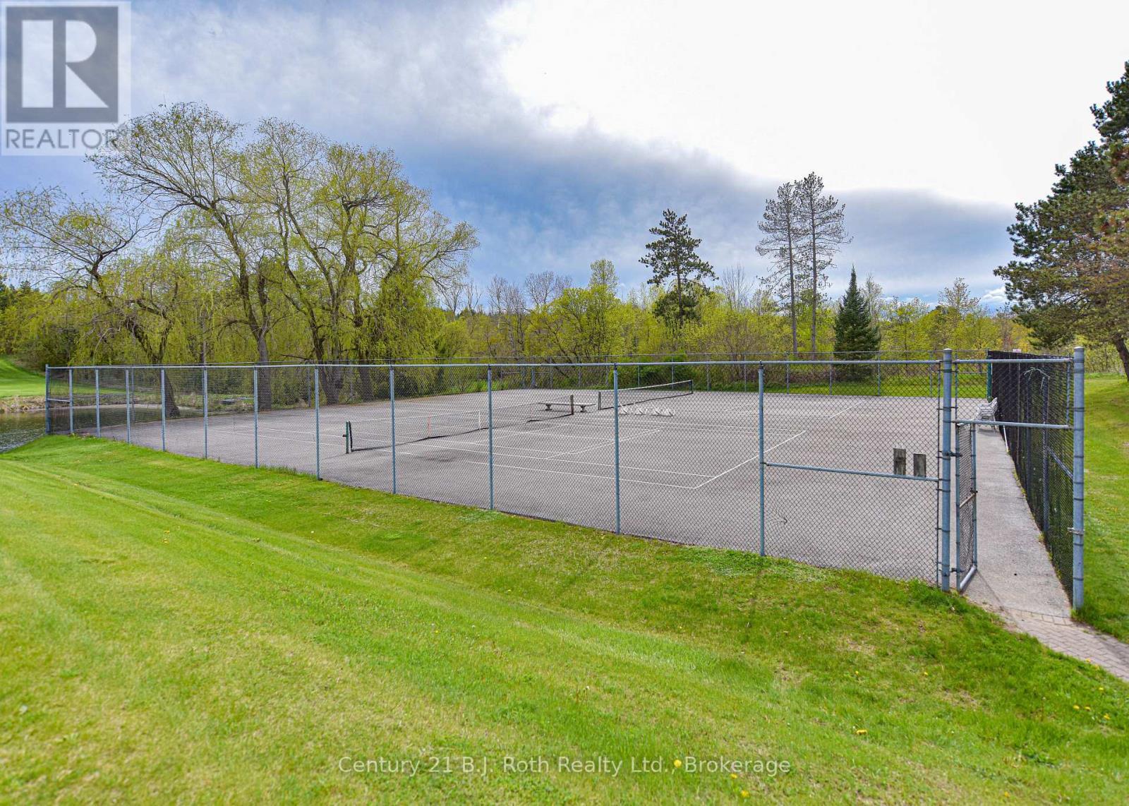 56 Tecumseth Pines Drive, New Tecumseth, ON - Outdoor