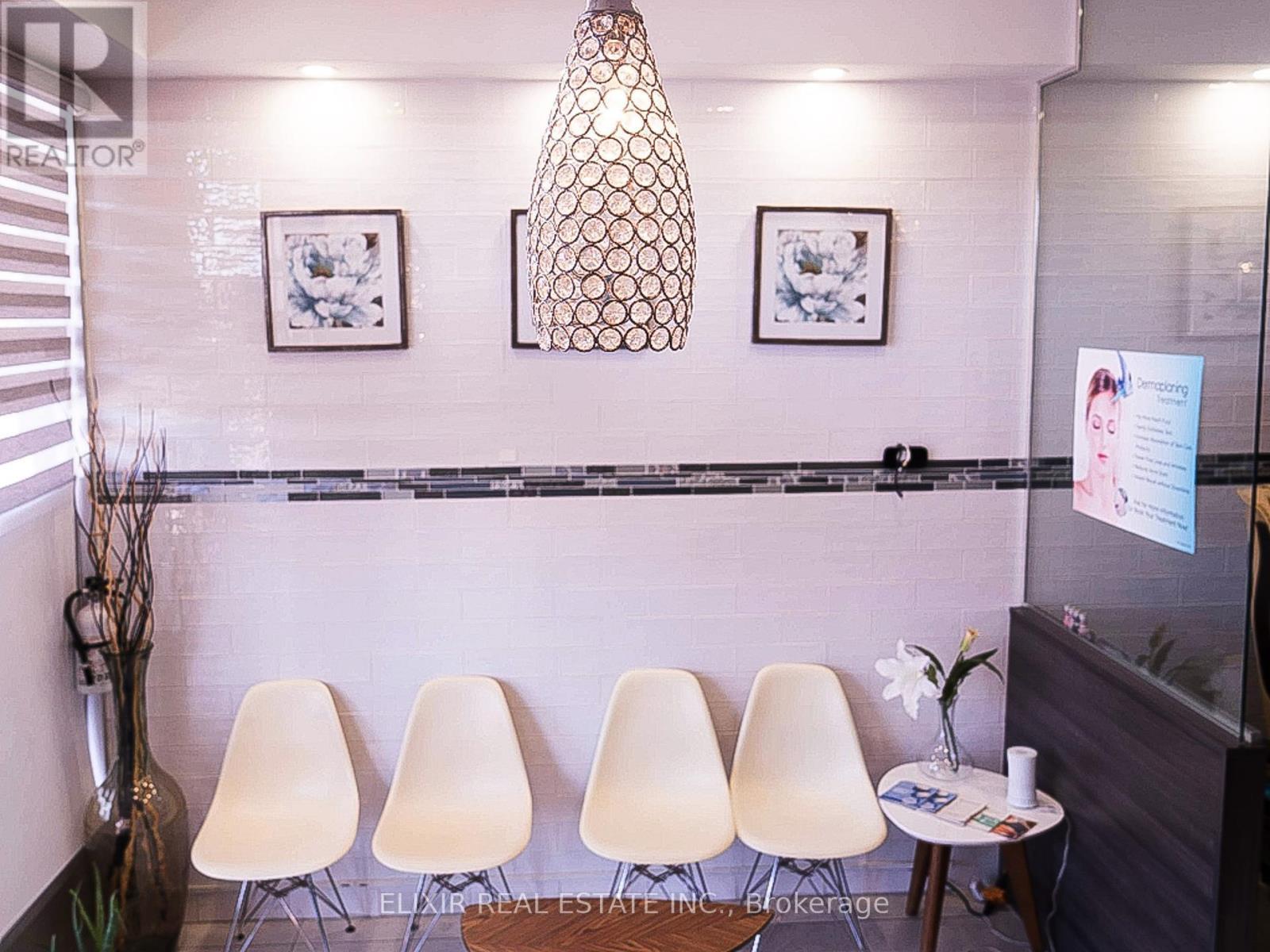 39 Queen Street N, Mississauga, ON