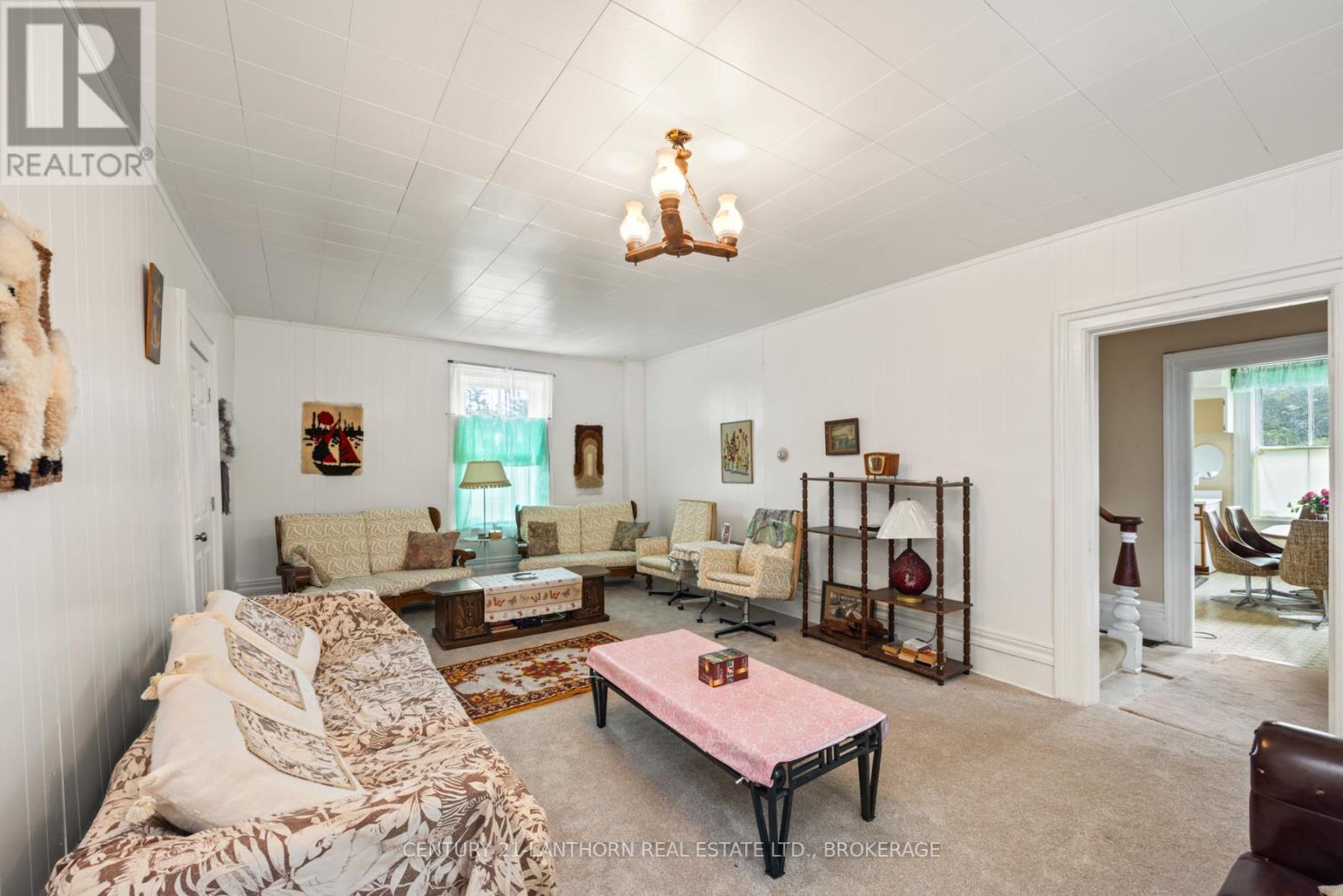 38 Fitchett Road, Greater Napanee (Greater Napanee), ON - Indoor Photo Showing Living Room