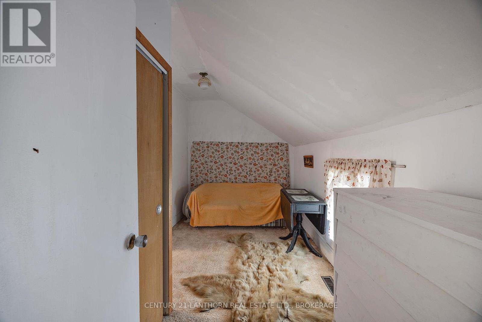 38 Fitchett Road, Greater Napanee (Greater Napanee), ON - Indoor Photo Showing Bedroom