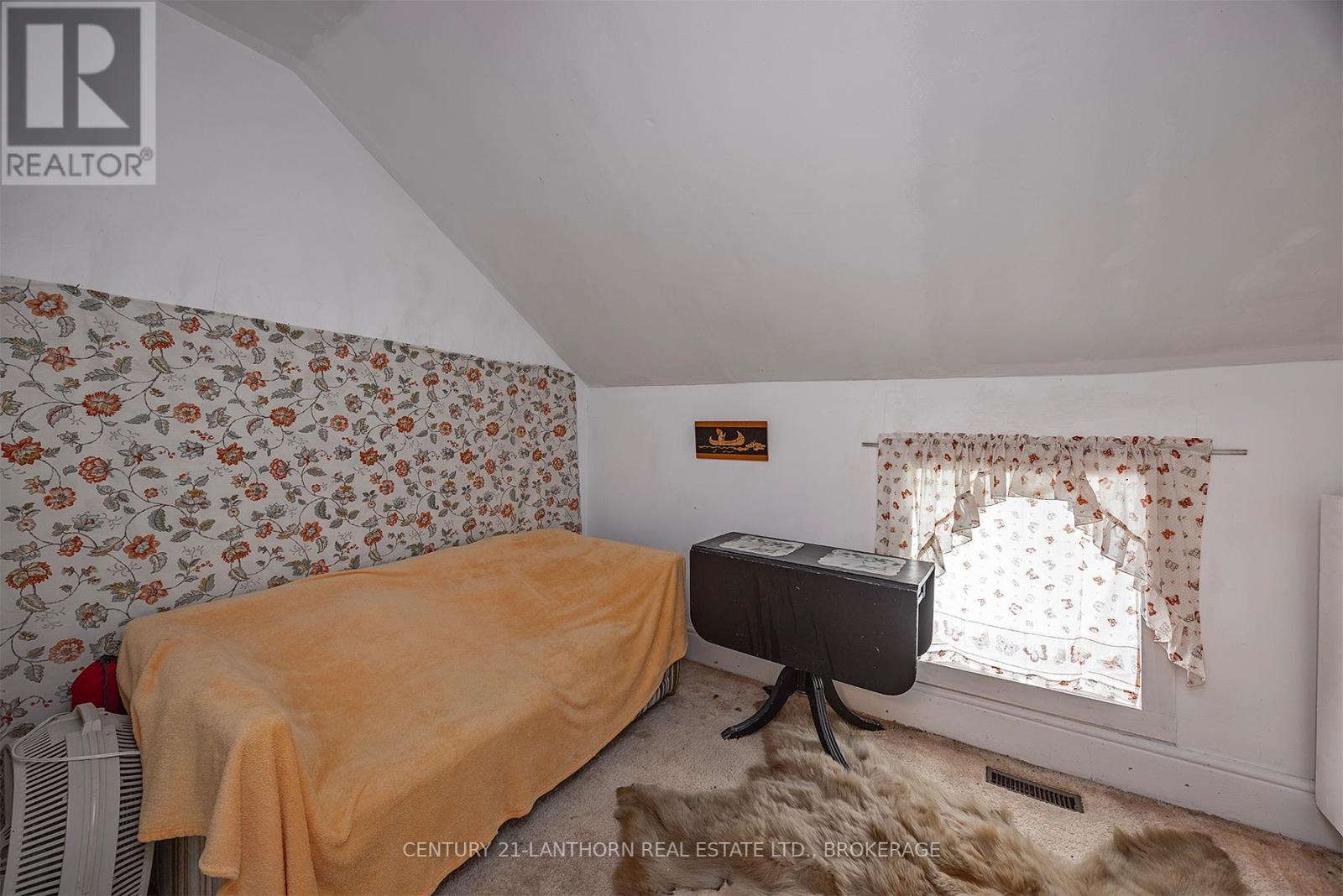 38 Fitchett Road, Greater Napanee (Greater Napanee), ON - Indoor Photo Showing Bedroom