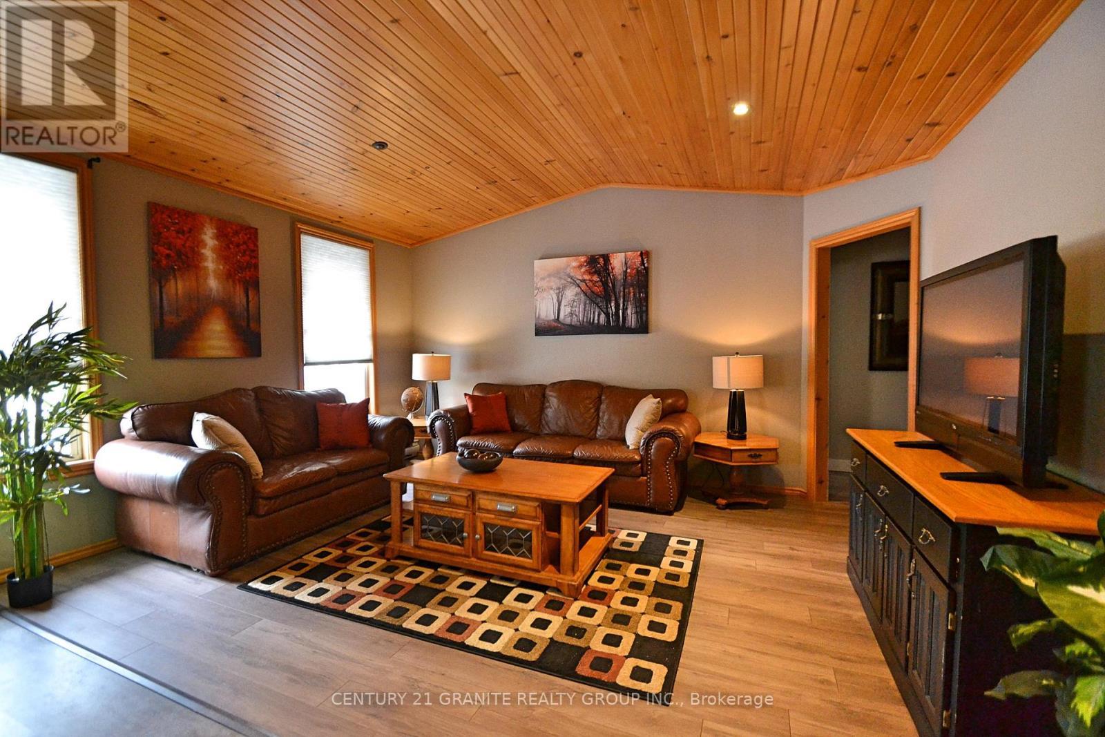 2 Bridge Street W, Bancroft (Bancroft Ward), ON