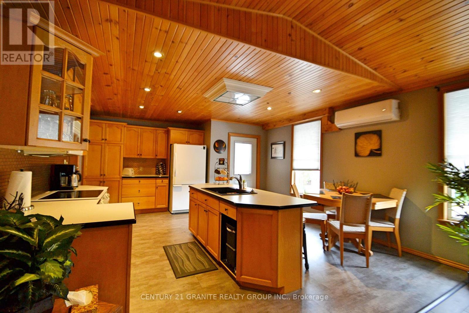 2 Bridge Street W, Bancroft (Bancroft Ward), ON