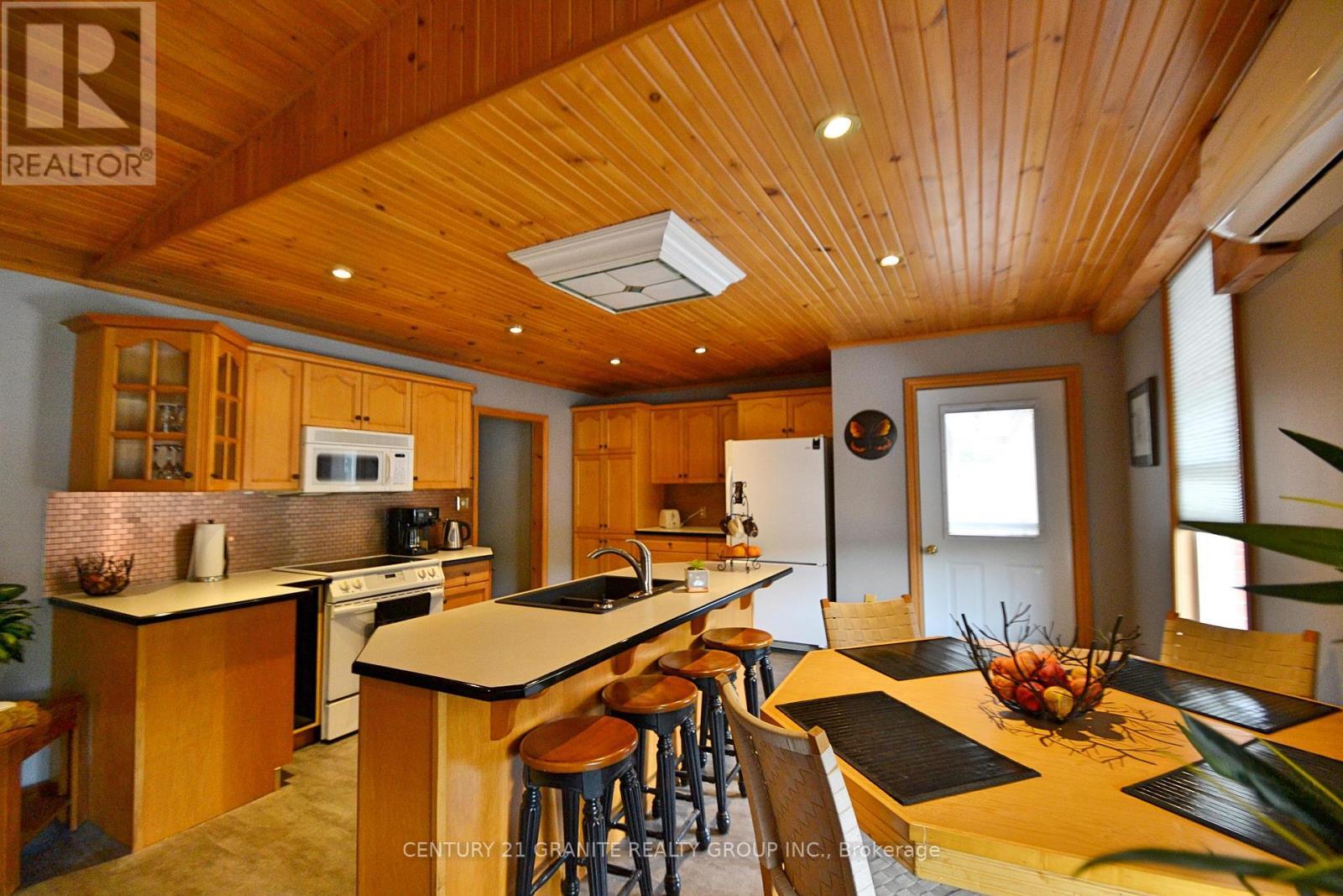 2 Bridge Street W, Bancroft (Bancroft Ward), ON