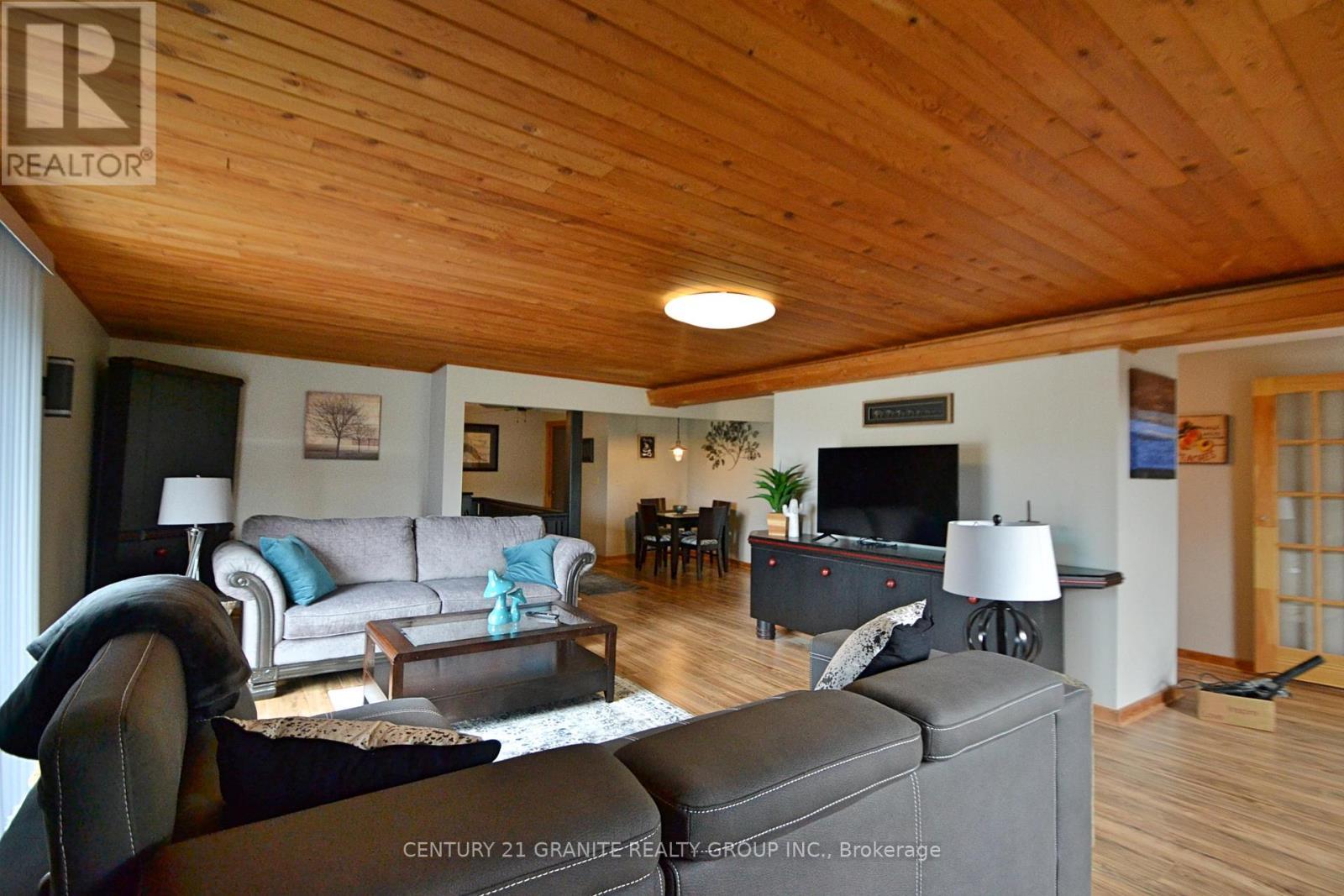 2 Bridge Street W, Bancroft (Bancroft Ward), ON