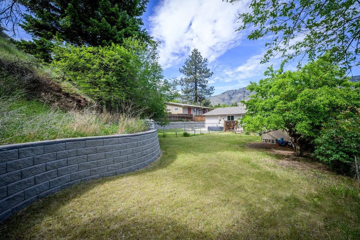 2257/2259 Valleyview Drive, Kamloops, BC - Outdoor