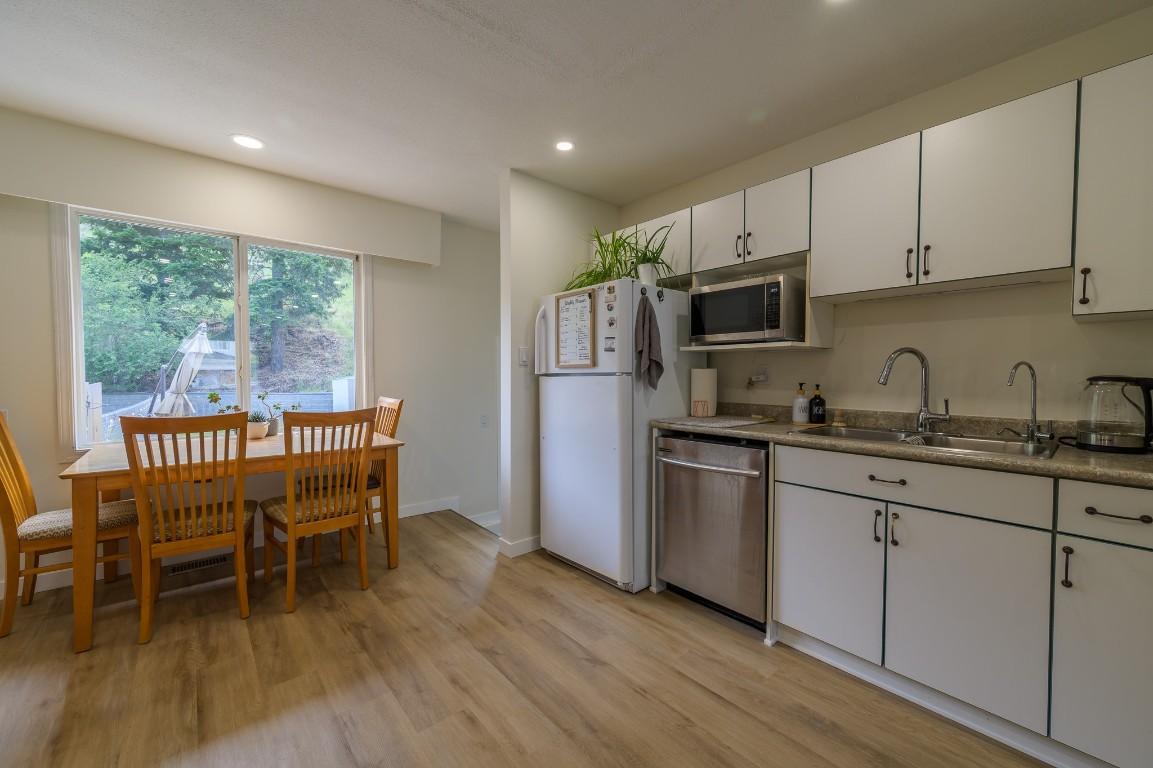 2257/2259 Valleyview Drive, Kamloops, BC - Indoor Photo Showing Other Room