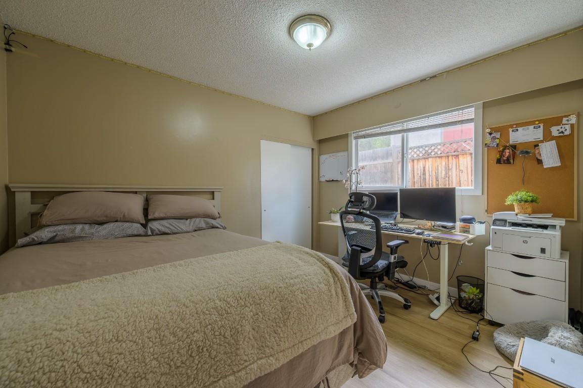 2257/2259 Valleyview Drive, Kamloops, BC - Indoor Photo Showing Bedroom