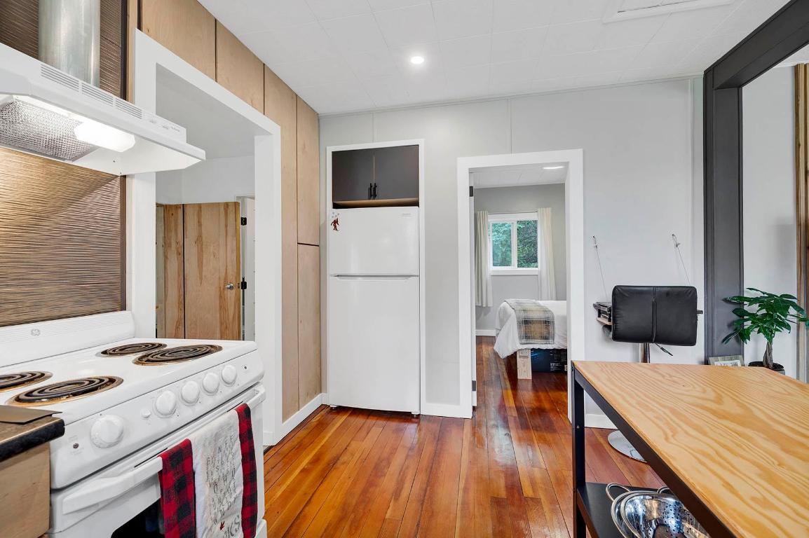 1615 Birch Island Lost Crk Road, Clearwater, BC - Indoor Photo Showing Kitchen