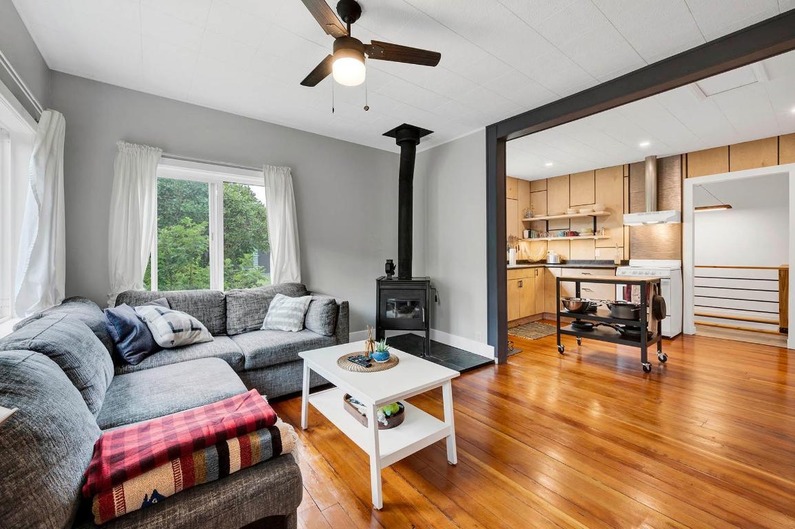 1615 Birch Island Lost Crk Road, Clearwater, BC - Indoor Photo Showing Living Room