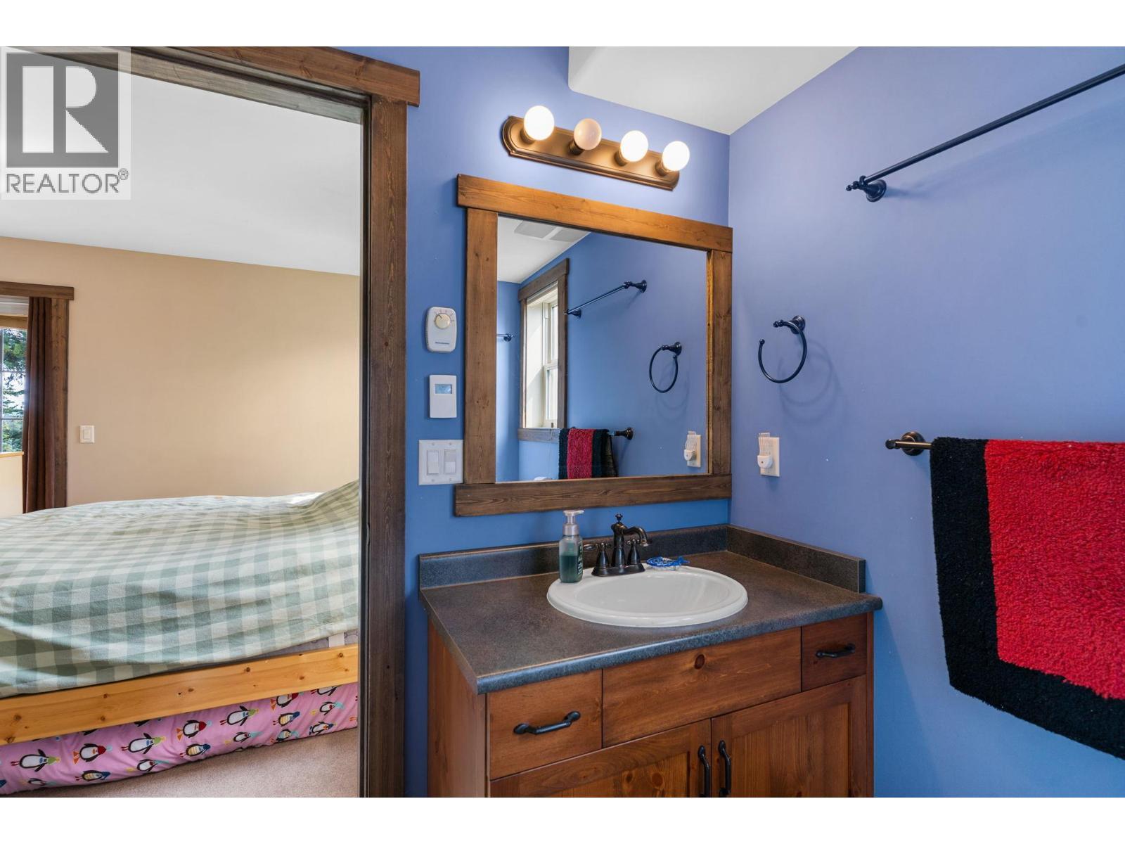 master ensuite - 5890 Snow Pines Crescent, Big White, BC - Indoor Photo Showing Bathroom