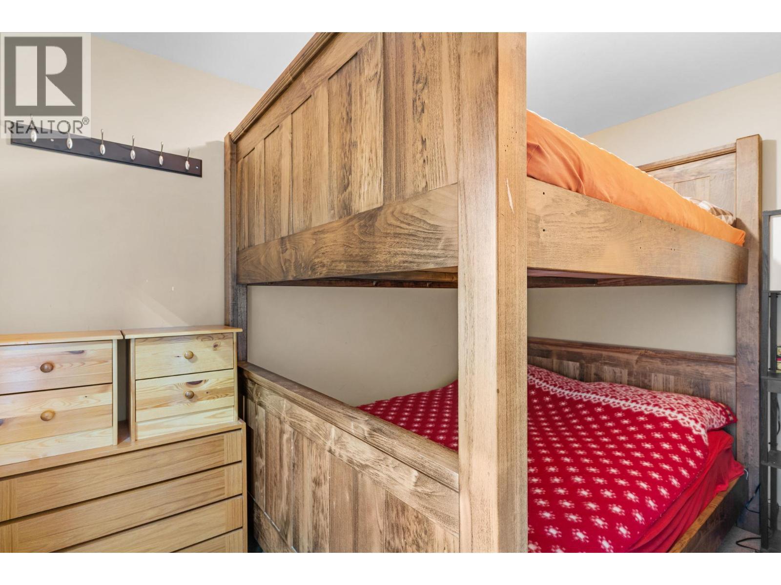 king size bunk beds - 5890 Snow Pines Crescent, Big White, BC - Indoor Photo Showing Other Room