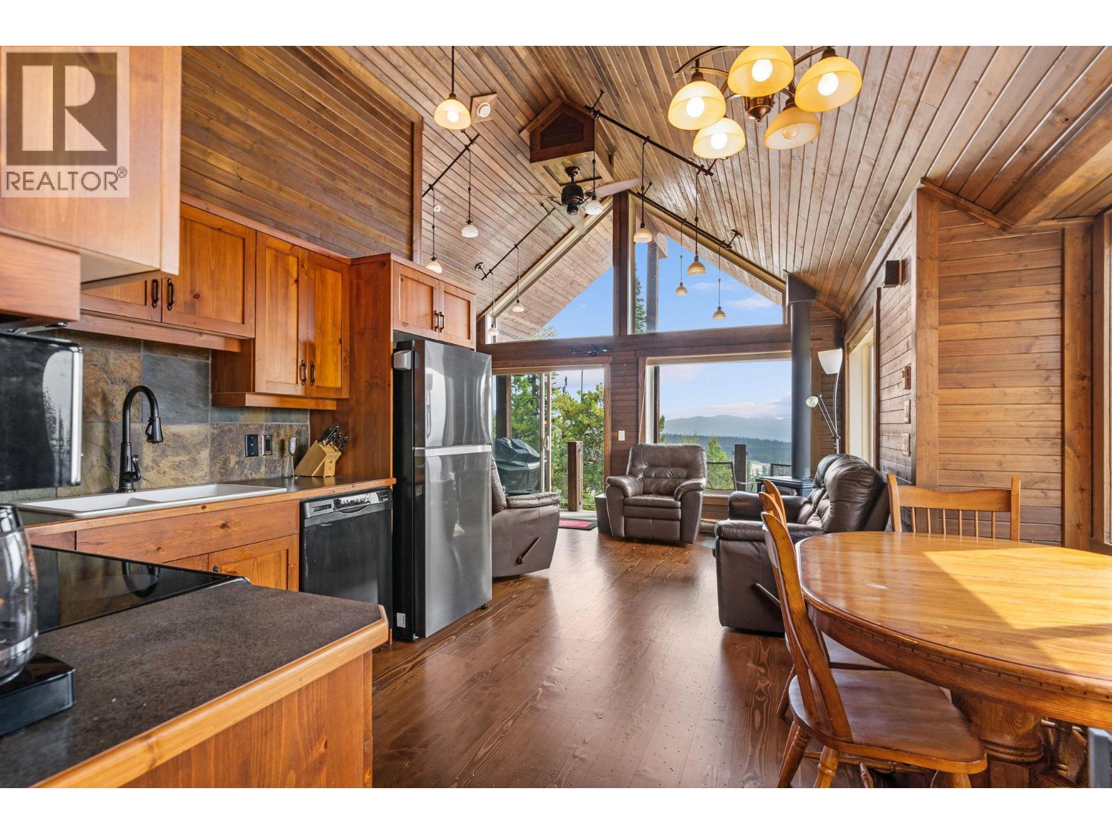 5890 Snow Pines Crescent, Big White, BC - Indoor