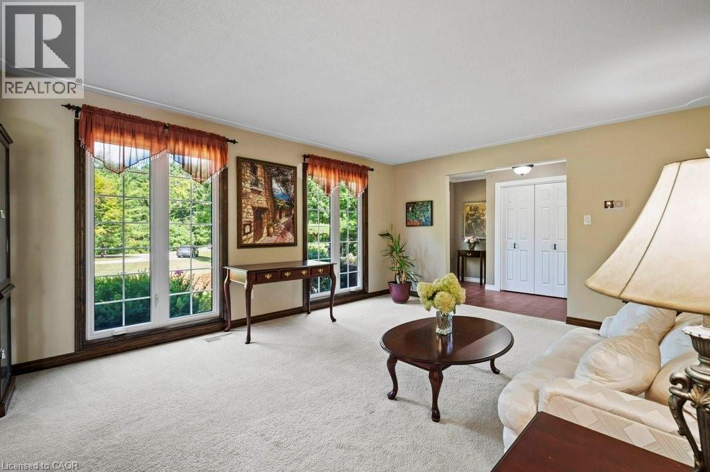 Living room featuring carpet and baseboards - 3 Meadowbrook Court, St. George, ON - Indoor Photo Showing Living Room