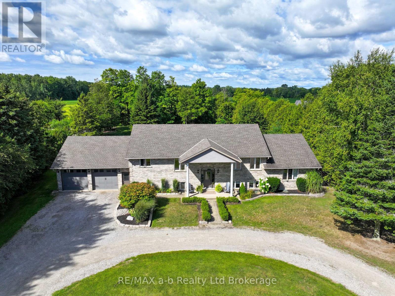 812213 Base Line, Norwich (Hawtrey), ON - Outdoor