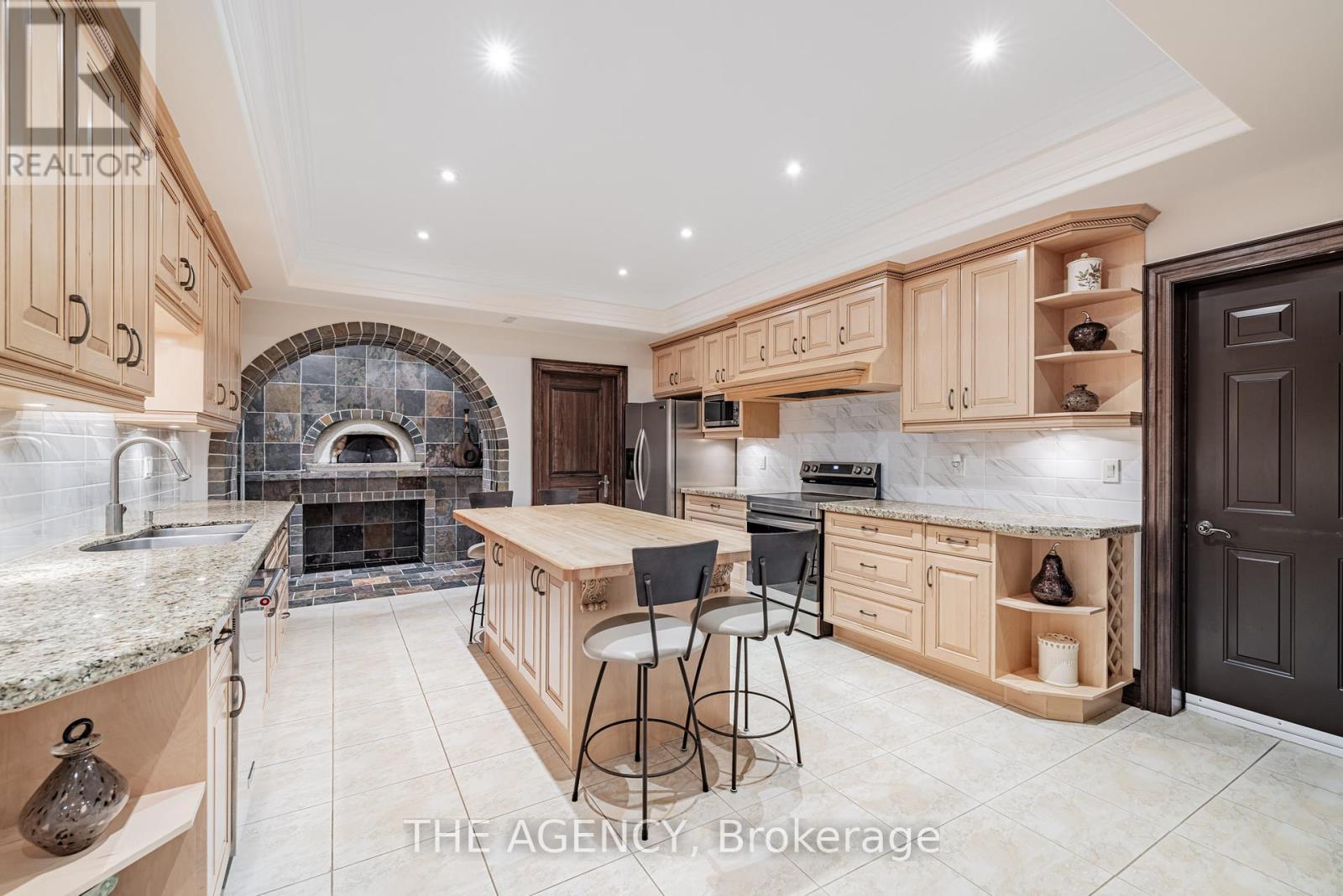 18387 The Gore Road, Caledon, ON - Indoor Photo Showing Kitchen With Upgraded Kitchen