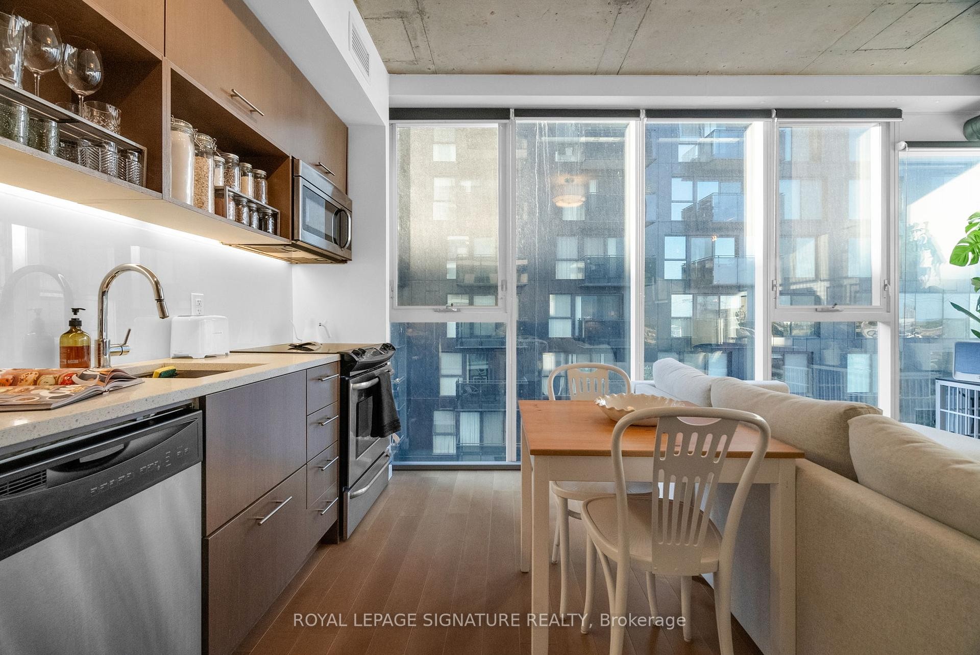 719-32 Trolley Crescent, Toronto, ON - Indoor Photo Showing Kitchen With Upgraded Kitchen