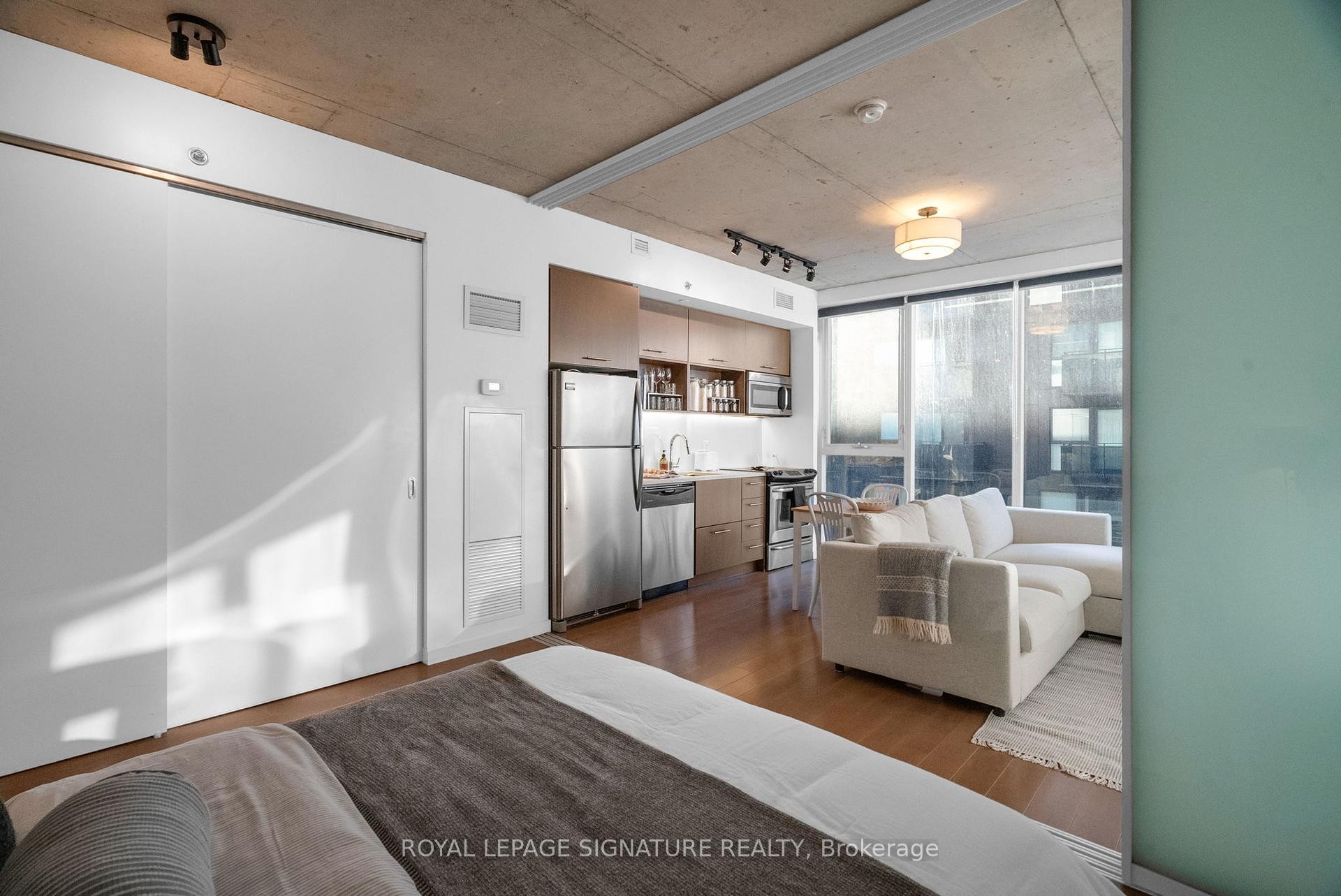 719-32 Trolley Crescent, Toronto, ON - Indoor