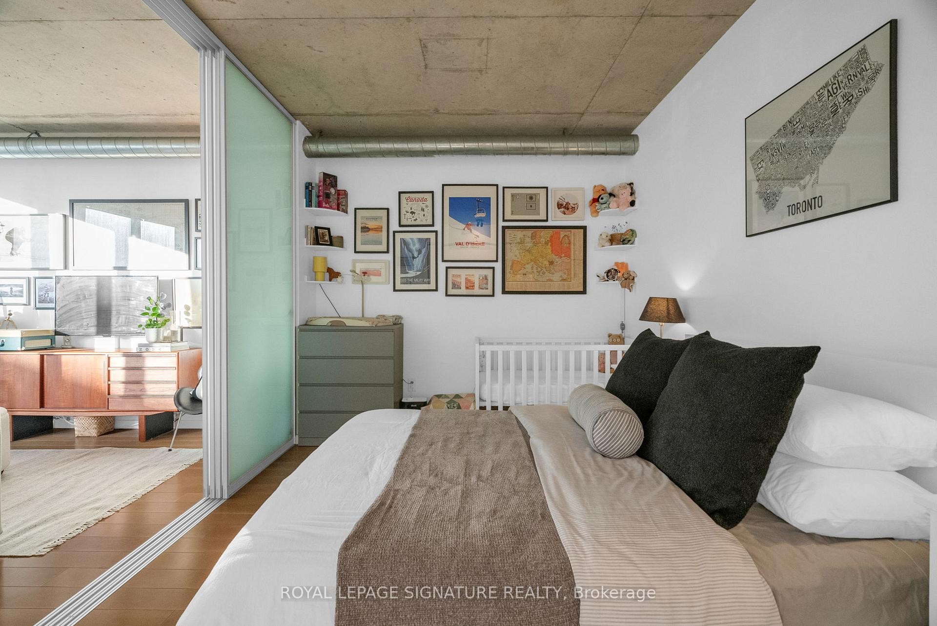 719-32 Trolley Crescent, Toronto, ON - Indoor Photo Showing Bedroom