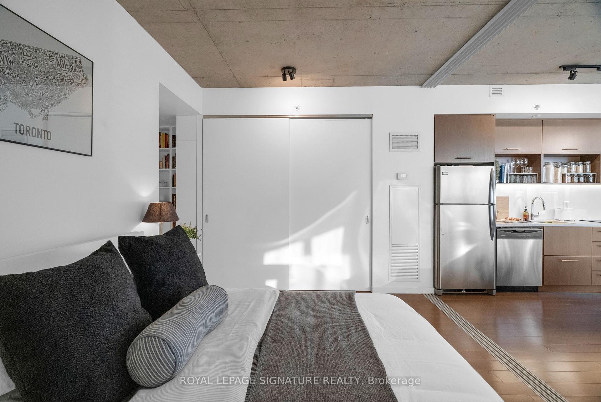 719-32 Trolley Crescent, Toronto, ON - Indoor