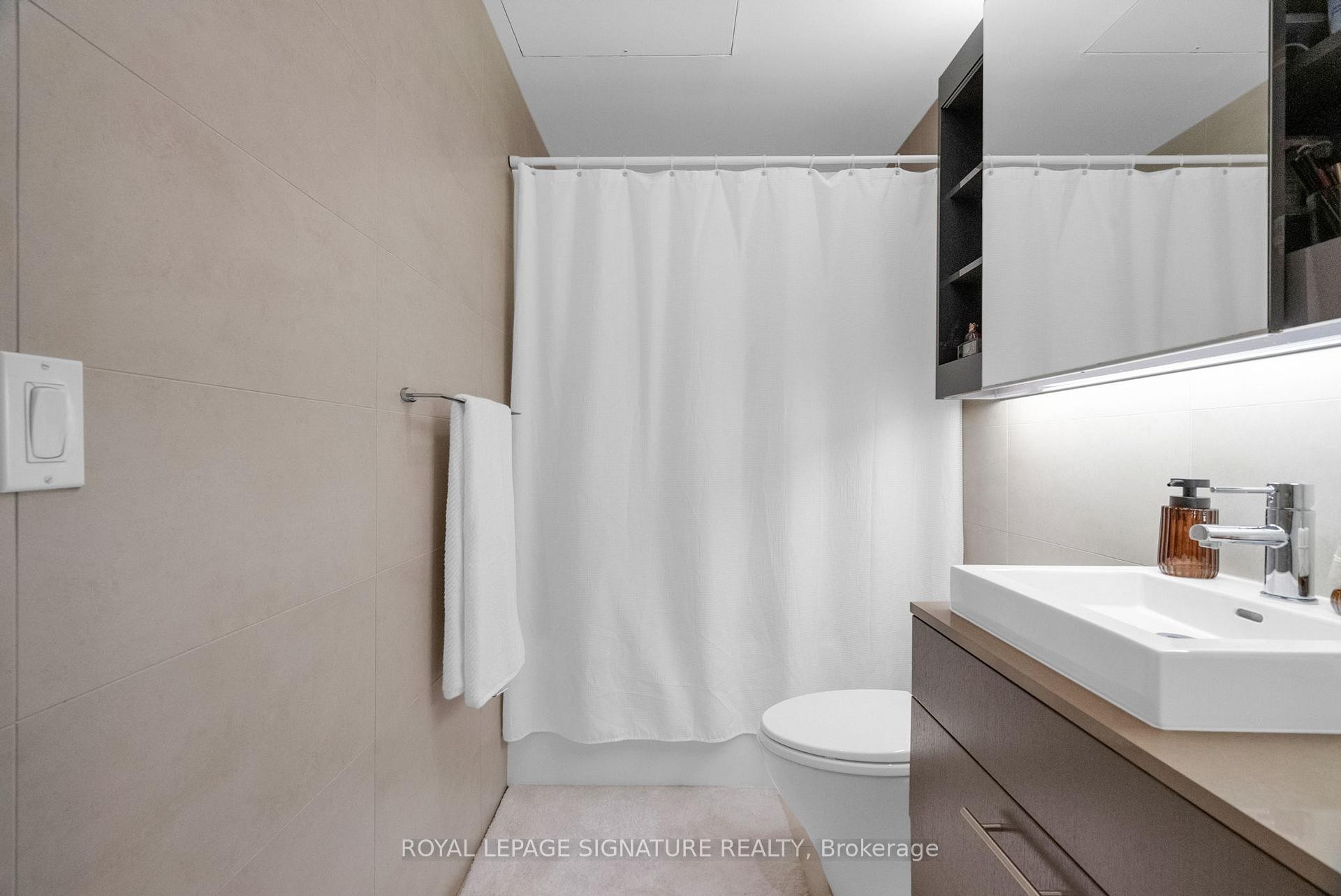 719-32 Trolley Crescent, Toronto, ON - Indoor Photo Showing Bathroom