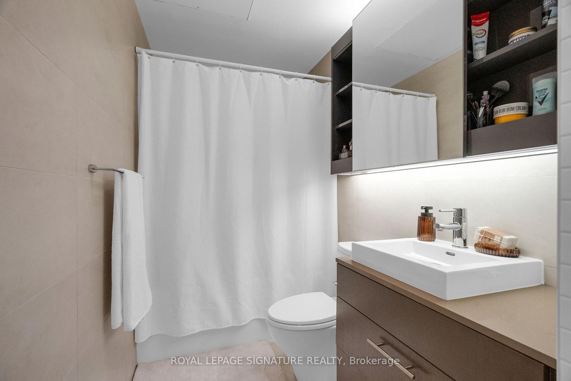 719-32 Trolley Crescent, Toronto, ON - Indoor Photo Showing Bathroom