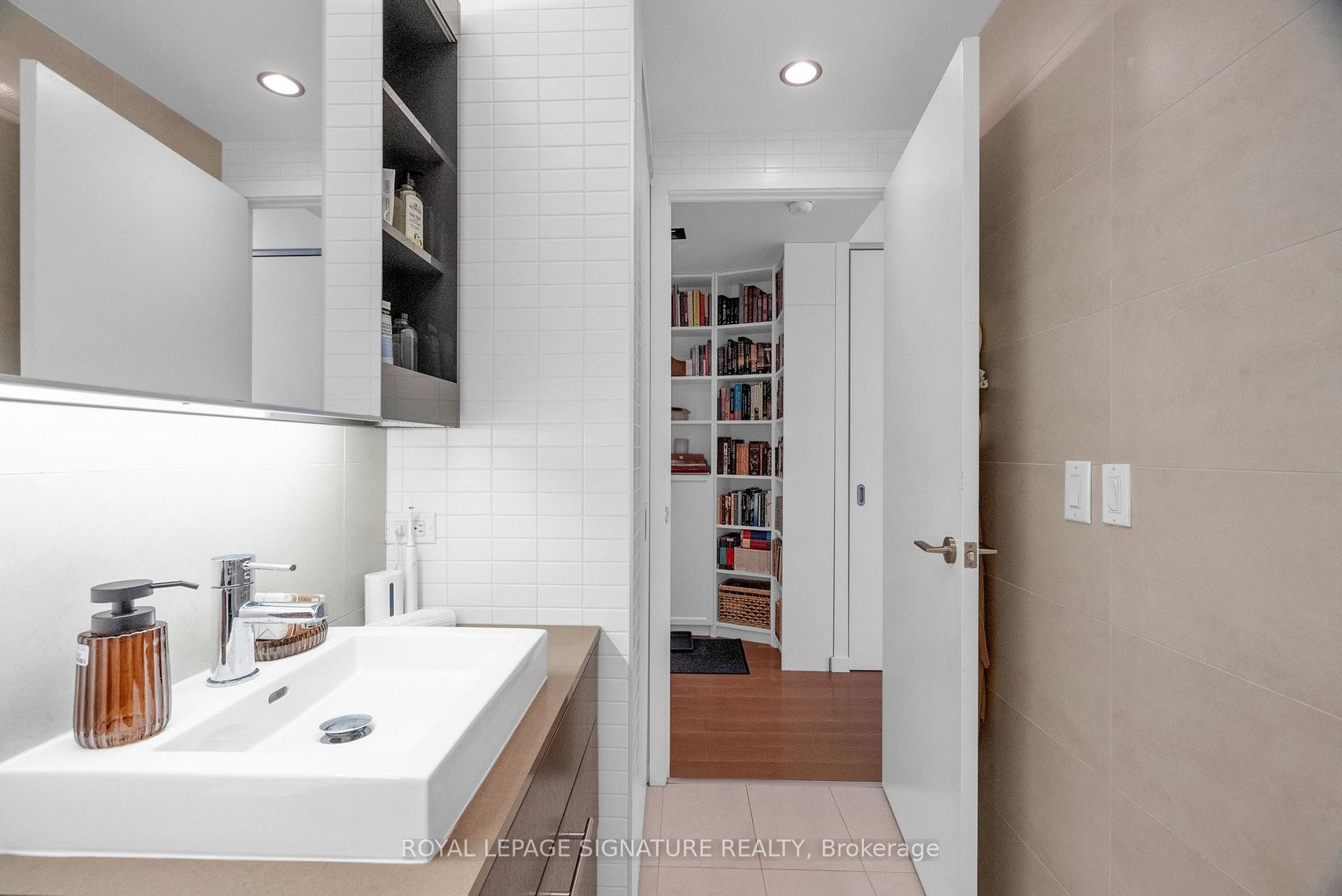 719-32 Trolley Crescent, Toronto, ON - Indoor Photo Showing Other Room