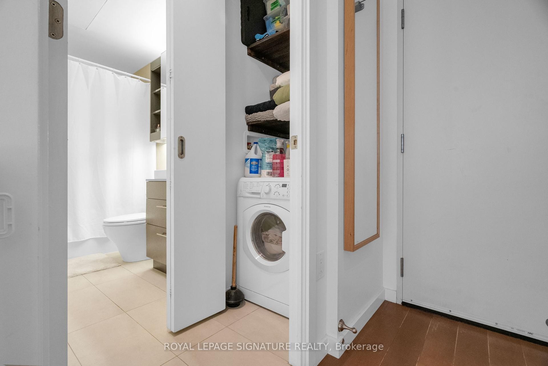 719-32 Trolley Crescent, Toronto, ON - Indoor Photo Showing Laundry Room