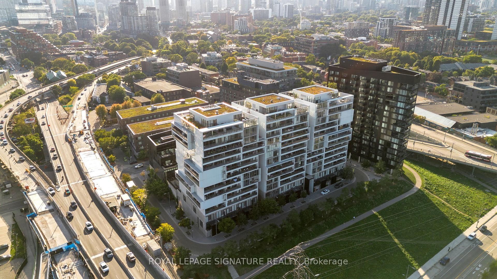 719-32 Trolley Crescent, Toronto, ON - Outdoor With View