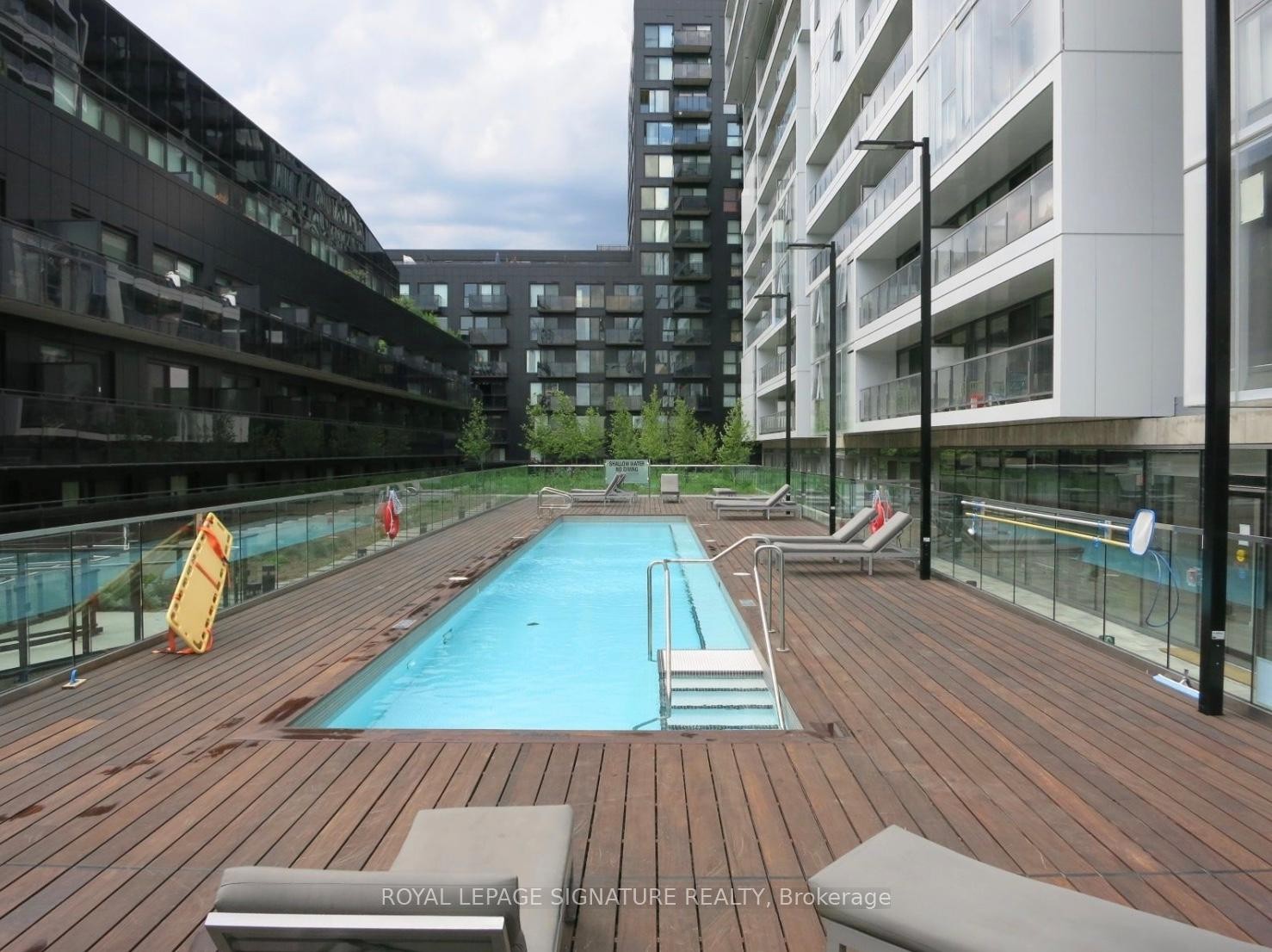 719-32 Trolley Crescent, Toronto, ON - Outdoor