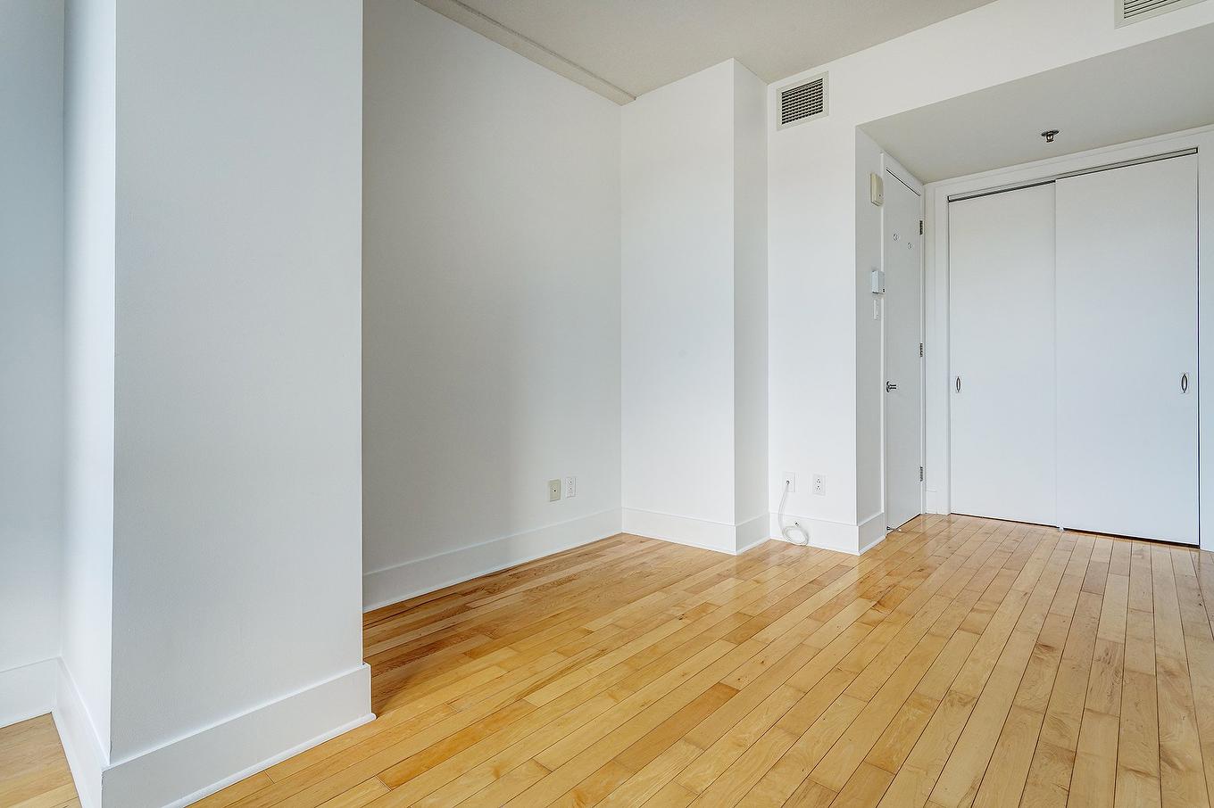 Chambre à coucher - 304-370 Rue St-André, Montréal (Ville-Marie), QC - Indoor Photo Showing Other Room