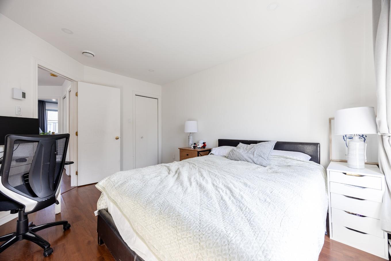 Chambre à coucher principale - 6464 Rue Claudel, Brossard, QC - Indoor Photo Showing Bedroom