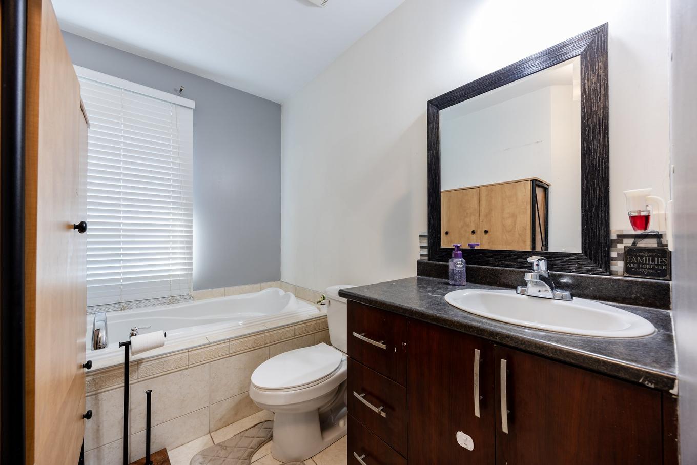 Salle de bains - 6464 Rue Claudel, Brossard, QC - Indoor Photo Showing Bathroom