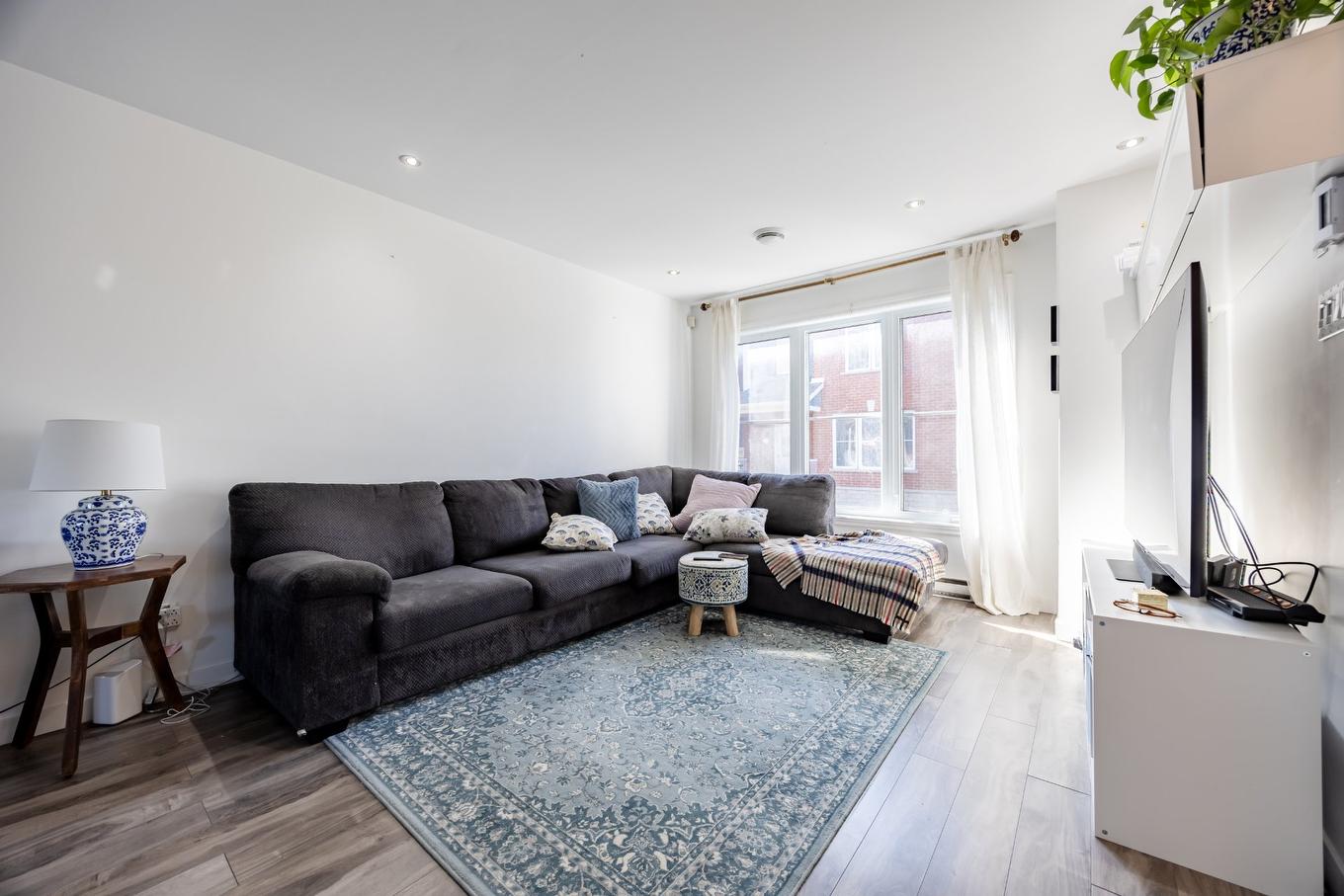 Salon - 6464 Rue Claudel, Brossard, QC - Indoor Photo Showing Living Room