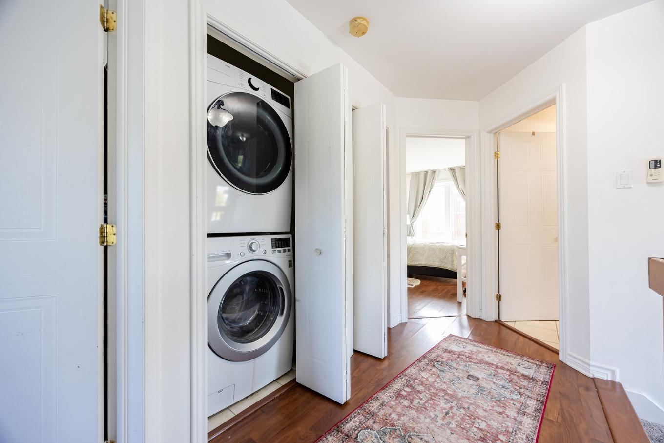 Salle de lavage - 6464 Rue Claudel, Brossard, QC - Indoor Photo Showing Laundry Room