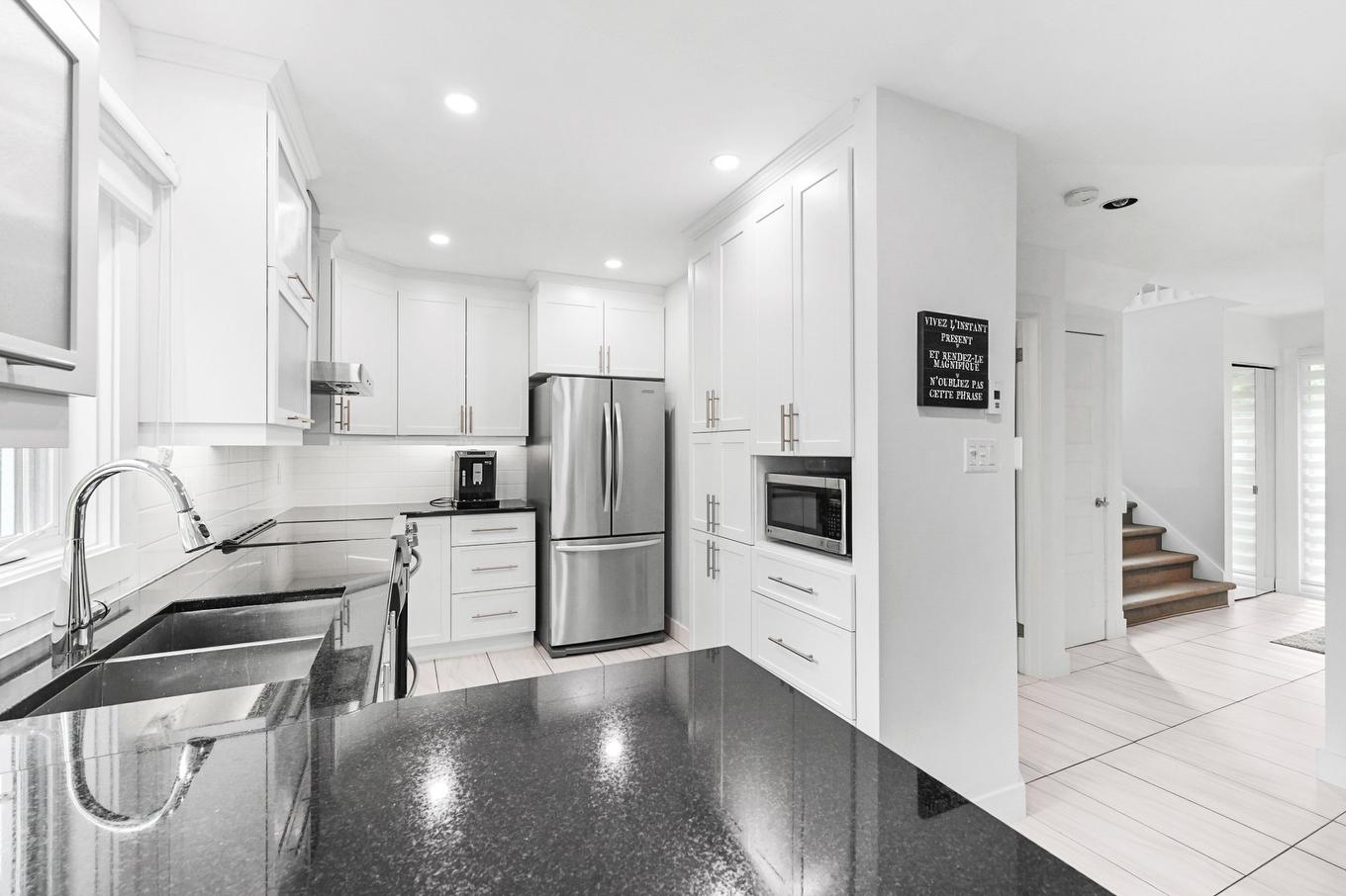 Cuisine - 1702 Rue Adoncour, Longueuil (Le Vieux-Longueuil), QC - Indoor Photo Showing Kitchen With Double Sink With Upgraded Kitchen