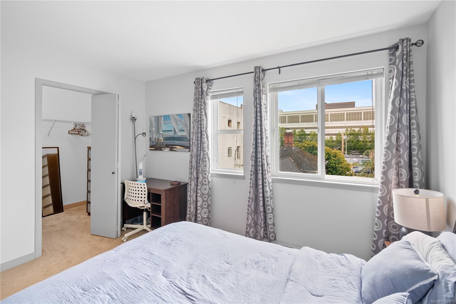 311-827 North Park St, Victoria, BC - Indoor Photo Showing Bedroom