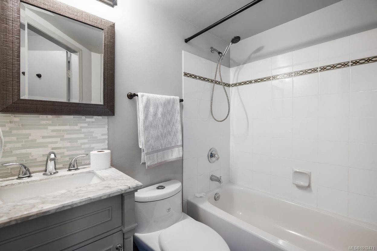 311-827 North Park St, Victoria, BC - Indoor Photo Showing Bathroom
