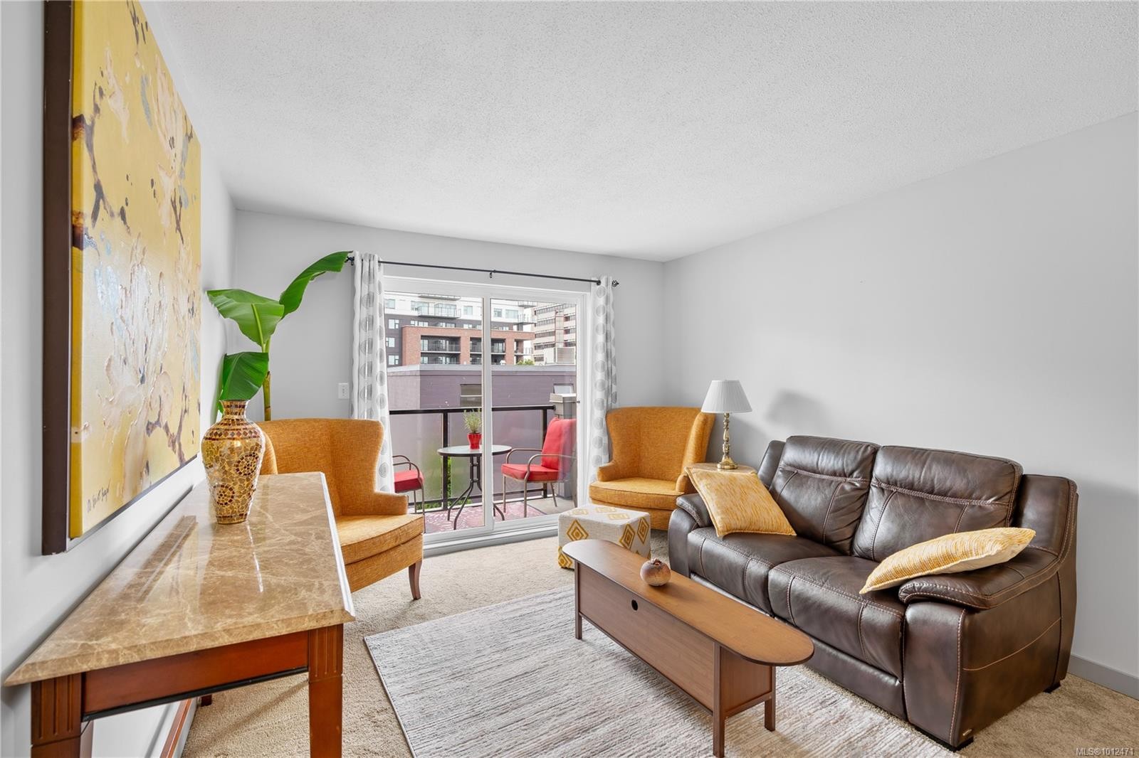 311-827 North Park St, Victoria, BC - Indoor Photo Showing Living Room