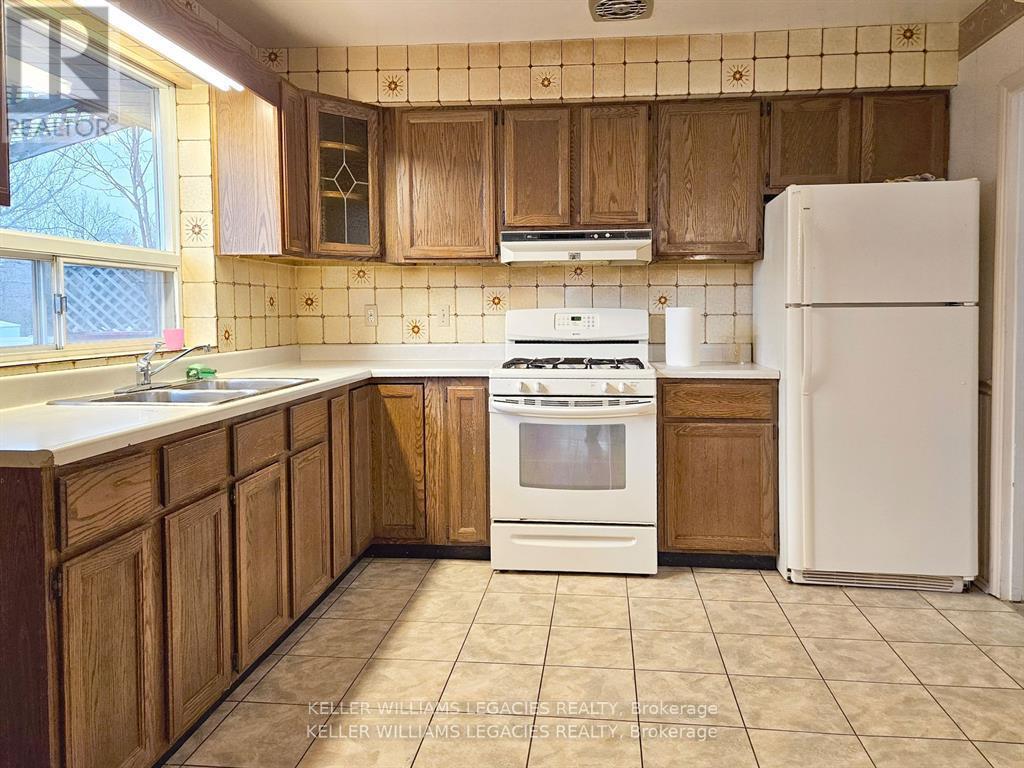 Main - 30 Gosling Road, Vaughan, ON - Indoor Photo Showing Kitchen With Double Sink