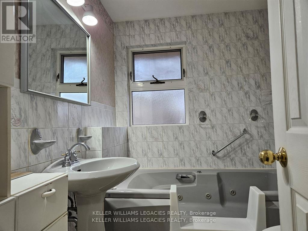 Main - 30 Gosling Road, Vaughan, ON - Indoor Photo Showing Bathroom
