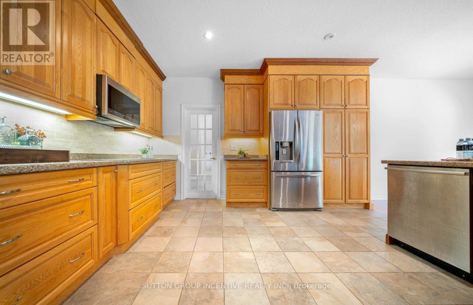 1882 Providence Lane, Severn, ON - Indoor Photo Showing Kitchen