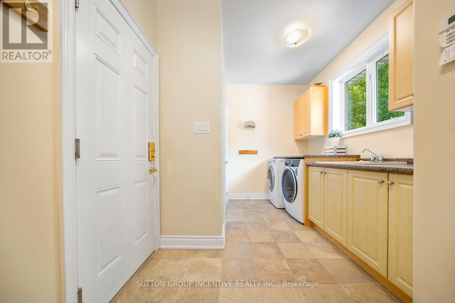 1882 Providence Lane, Severn, ON - Indoor Photo Showing Laundry Room