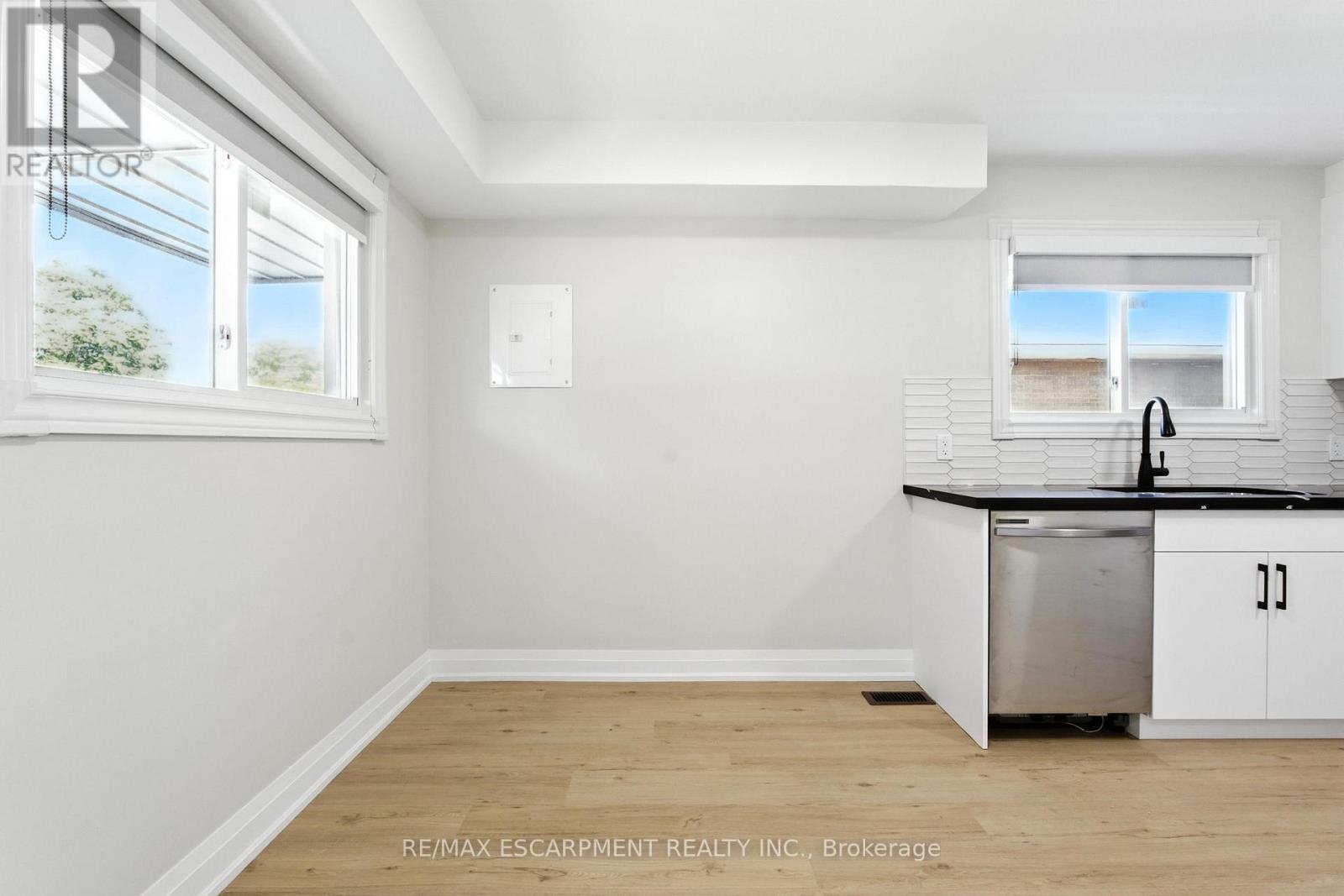 A - 929 Upper Ottawa Street, Hamilton, ON - Indoor Photo Showing Kitchen