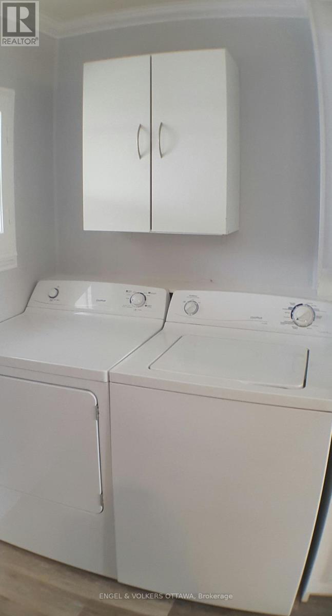 989 Bakervale Drive, Ottawa, ON - Indoor Photo Showing Laundry Room
