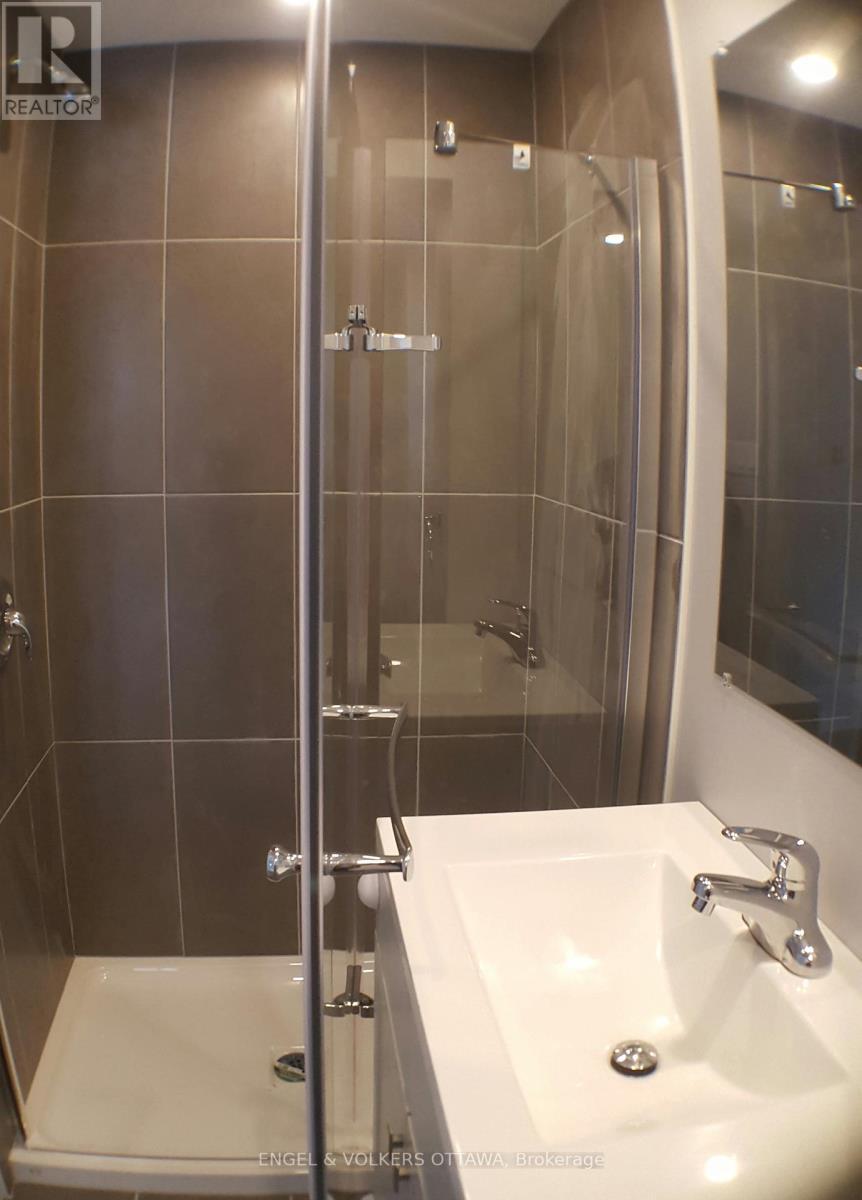 989 Bakervale Drive, Ottawa, ON - Indoor Photo Showing Bathroom