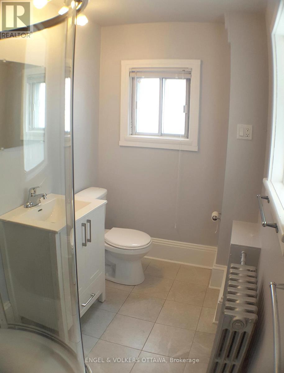989 Bakervale Drive, Ottawa, ON - Indoor Photo Showing Bathroom